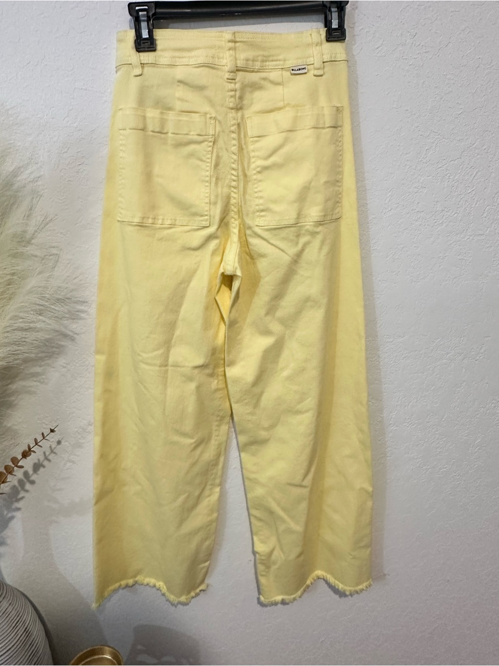 Billabong Soft Yellow High-Rise Wide Leg Bootcut Pants trousers size 26 - Picture 3 of 13